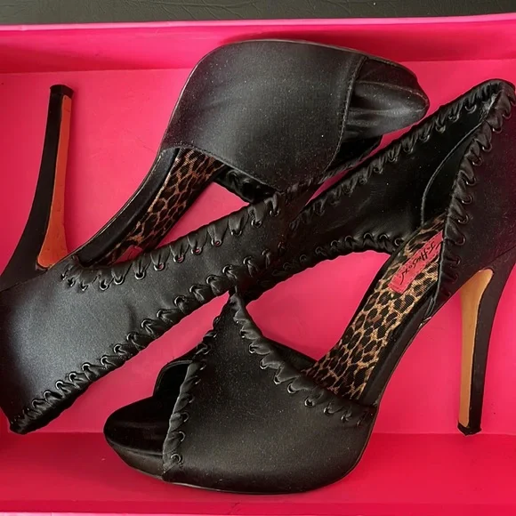 ✨Reduced BETSEY JOHNSON heels - sexy black satiny fabric and looked black ribbon - Picture 1 of 11